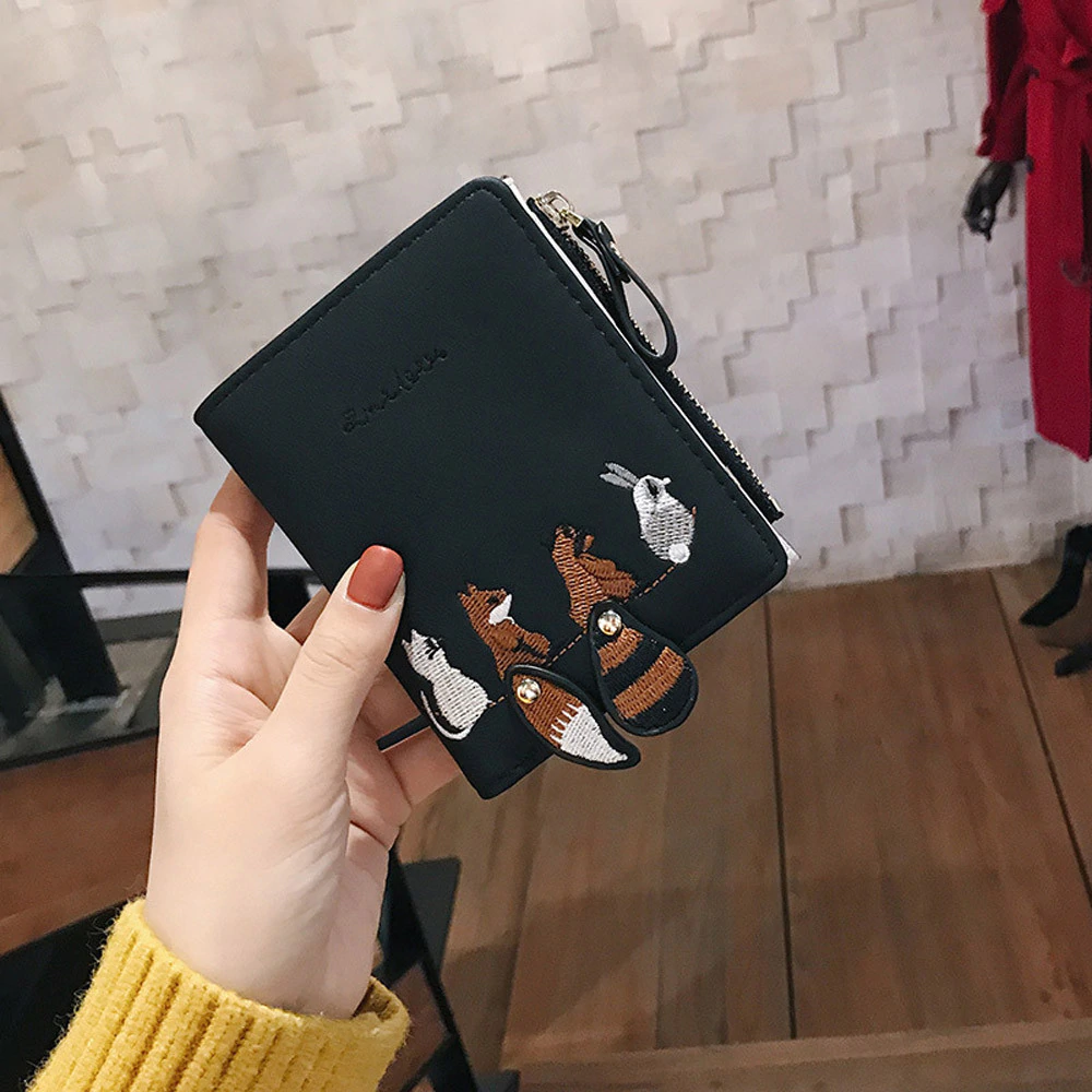 Renah | Embroidered Wallet